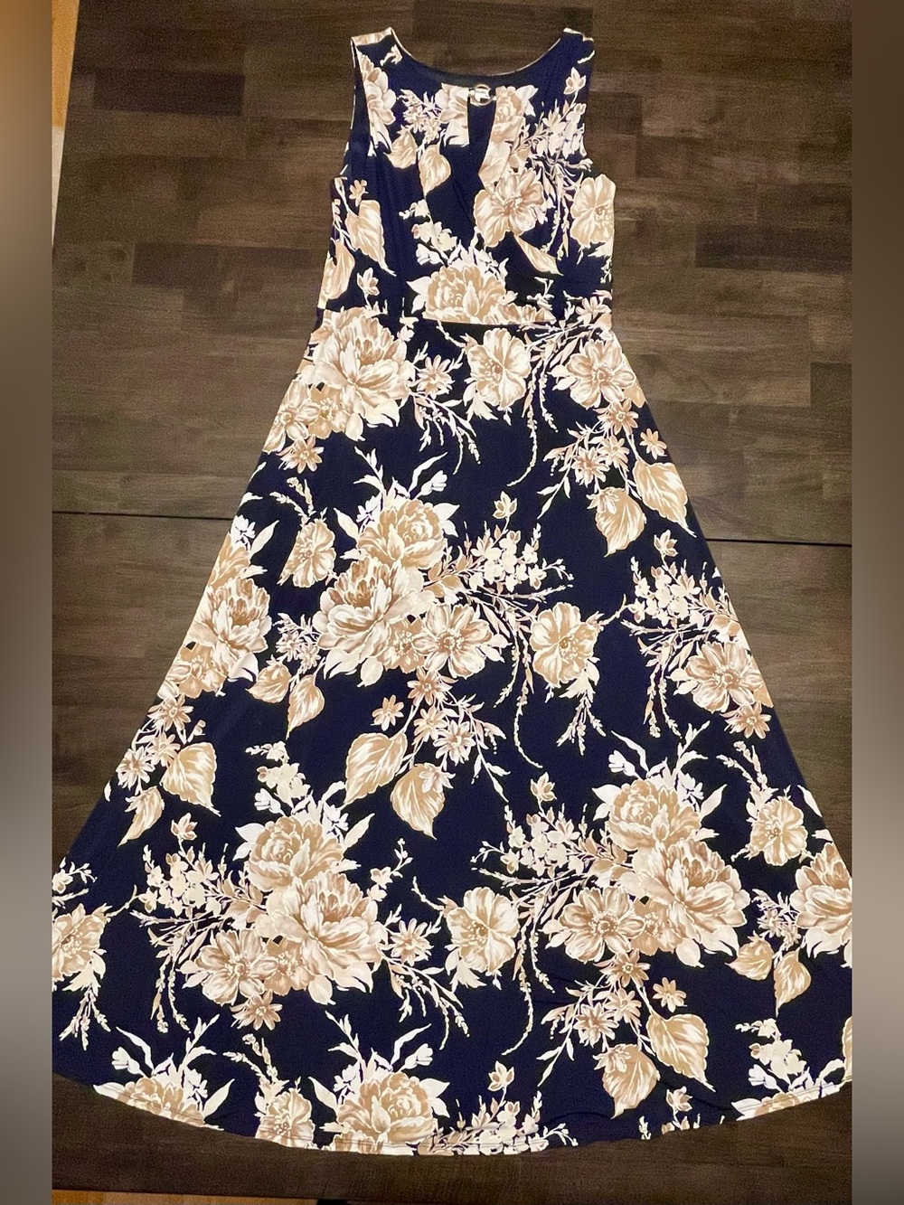 Studio One Navy and Beige Floral Sleeveless Maxi Dress- Size M